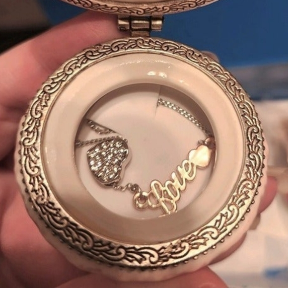 Heart/Love Necklace in Pink Macaroon NWOT - Picture 5 of 5